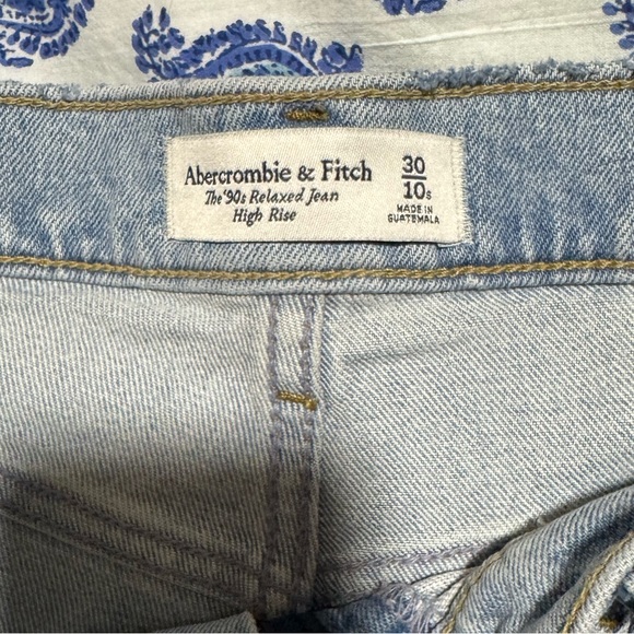 Abercrombie and Fitch 90s Relaxed Jean High-Rise - Picture 7 of 7